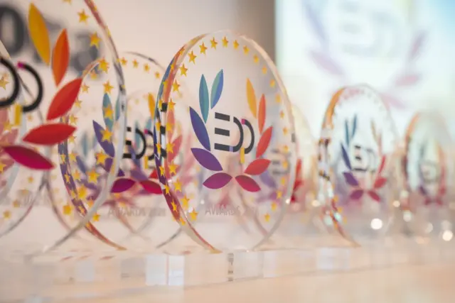 EDP Awards 2026 -palkintoja pöydällä.