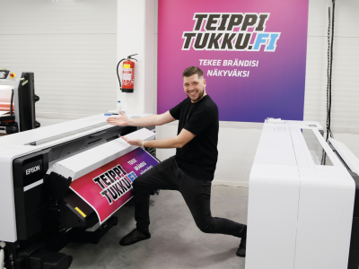 Viktor “Viki” Halimendikov pitää Epsonin SureColor S9100 -suurkuvatulostinta markkinoiden parhaana laitteena kategoriassaan. 
Laitteen tulostuslaatu ja luotettavuus ovat Vikin mukaan poikkeuksellisen hyvällä tasolla.