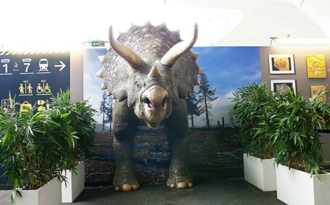 Tulostettu jättisaurus näyttelyn vetonaulana